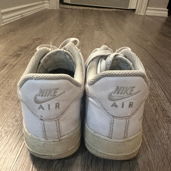 white nike air force 1s - Picture 2 of 4
